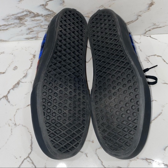 New Vans, these are a sample and they are rare, furry all over super cool! - Picture 7 of 7